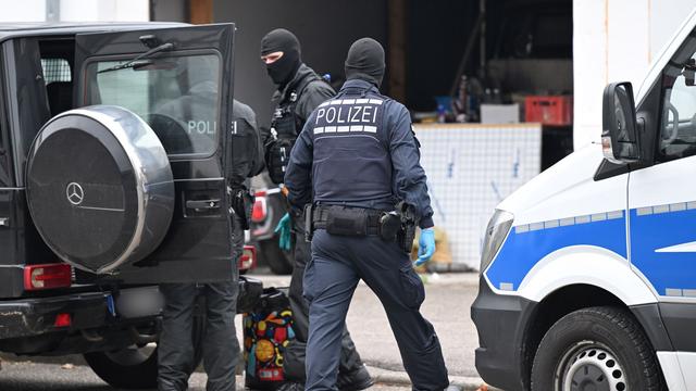 Einsatz: Polizei durchsucht mehrere Objekte in drei Bundesländern