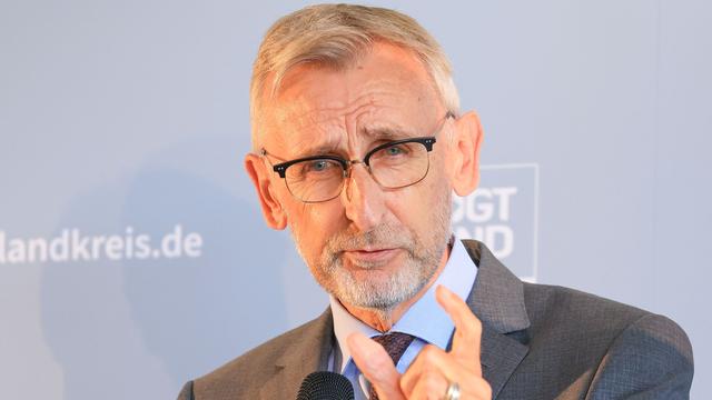Drohnenabwehr: Schuster fordert Polizei-Kompetenzen bei Drohnen-Attacken