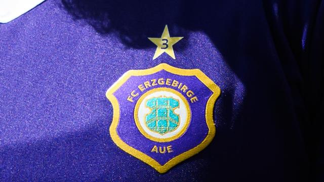 3. Fußball-Liga: Vier Festnahmen: Polizei ermittelt nach Angriff auf Aue-Fans