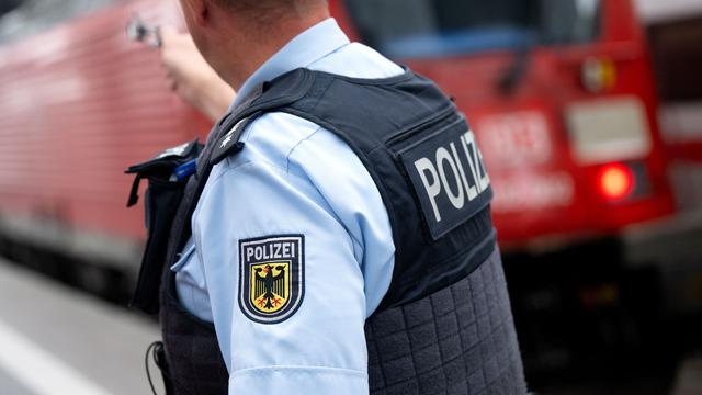 Kriminalität: Mann bedroht Polizisten am Bahnhof mit dem Tod