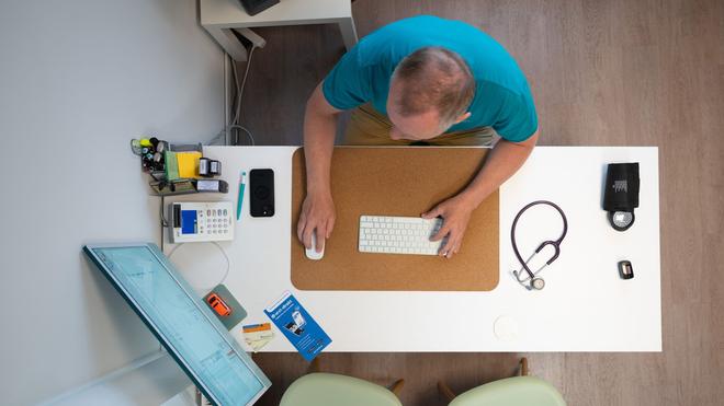  Ärztinnen und Ärzte sind jetzt verpflichtet, Daten in die E-Akten zu laden. (Archivbild)