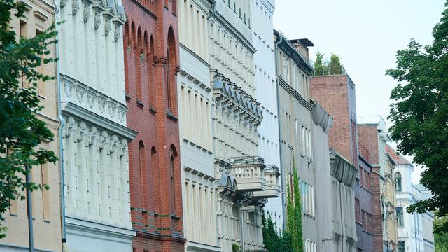 Wohnen in Berlin: Umfrage: Weiter Angebotsrückgang bei Mietwohnungen erwartet