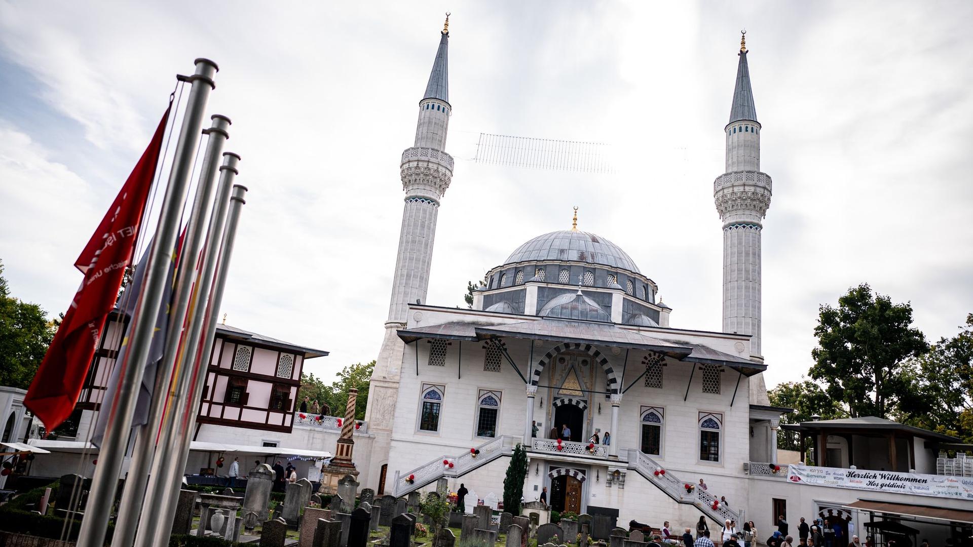 Religion: Berliner Moscheen laden zum Tag der offenen Tür ein