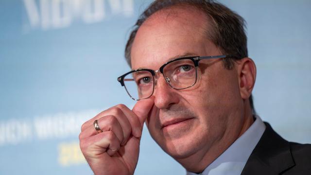 Migrationstreffen in München: Dobrindt will schnelle Asylverfahren und Dauer-Abschiebehaft