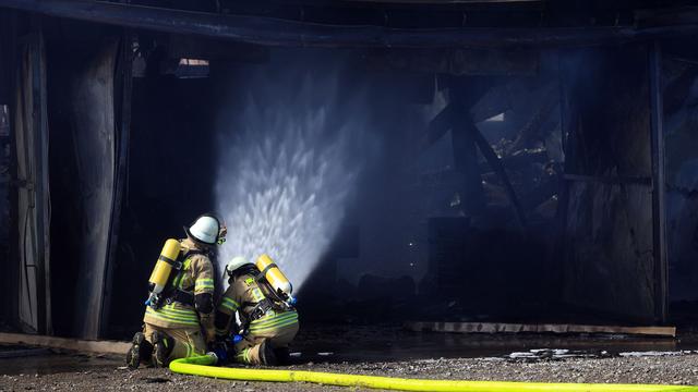 Schwaben: Flammen und Rauch: Maschinenhalle steht in Vollbrand