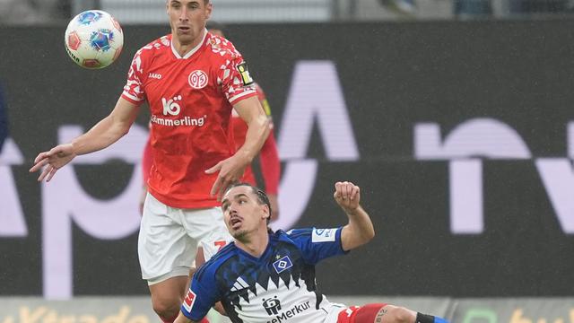 Fußball-Bundesliga: 4:0-Heimsieg: Starker HSV überrollt Mainz 05
