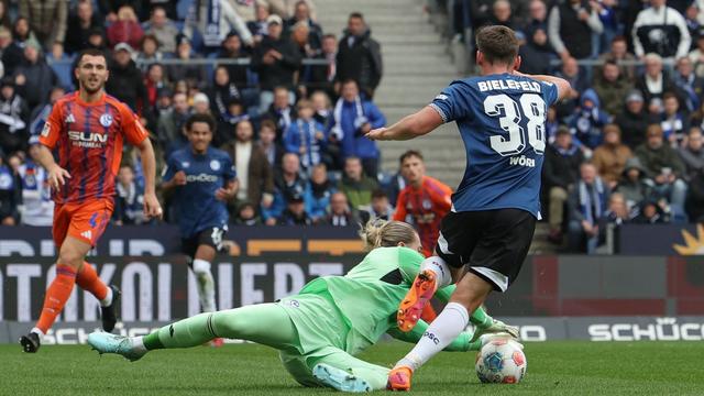 2. Fußball-Bundesliga: Frühe Tore sichern Schalke knappen Sieg in Bielefeld