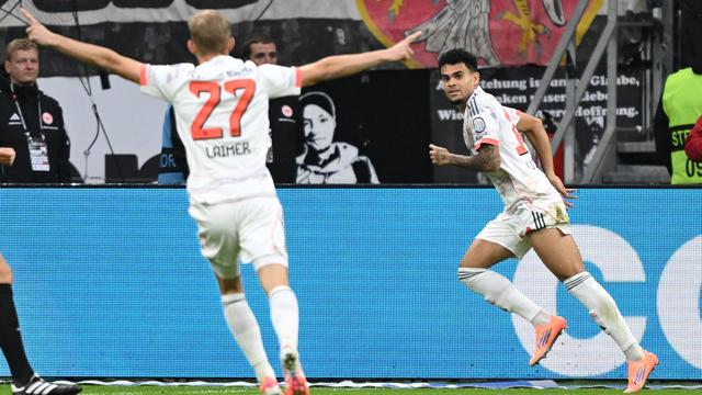 Fußball-Bundesliga: Matchwinner Díaz: Erst top auf dem Platz, dann top am Glas?