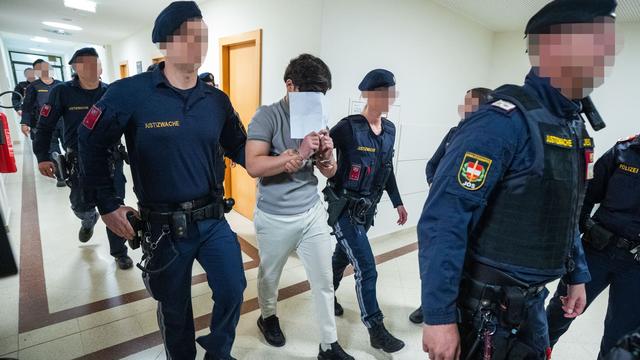 Prozess in Wien: Teenager sollen Lehrerin missbraucht und erpresst haben