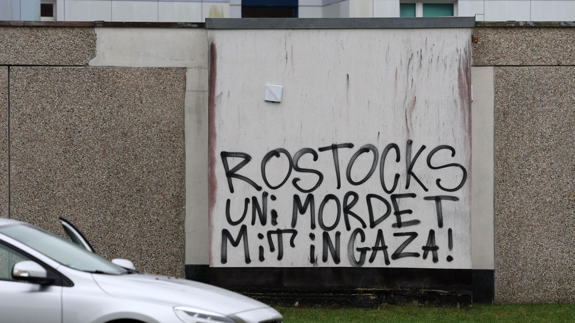 Hamas-Anschlag vor zwei Jahren: 100 Gaza-Graffitis an Rostocker Uni-Gebäude