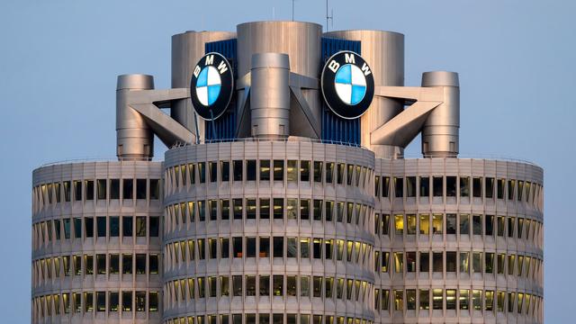 Autoindustrie: BMW hängt Mercedes beim Absatz ab und senkt die Prognose