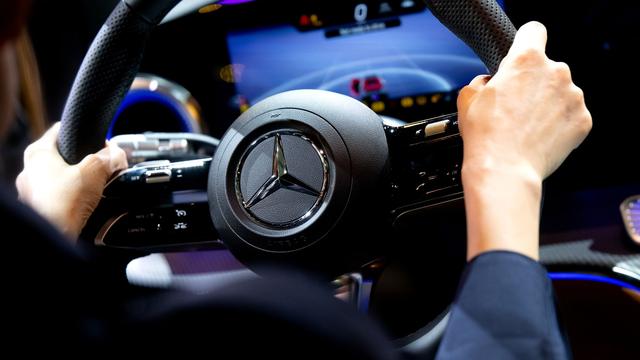 Autoindustrie: Absatzflaute bei Autobauer Mercedes hält an