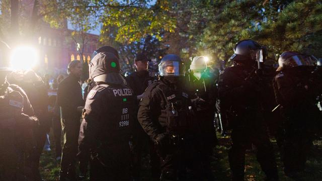 Jahrestag des 7. Oktober: Aggressive Stimmung bei verbotener Demo nahe Alexanderplatz