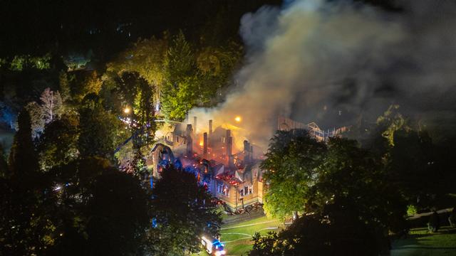 Landkreis Regensburg: Jagdschloss abgebrannt - Gutachter soll Ursache klären