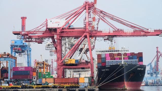 Welthandel: KI-Boom und Zölle: Welthandel legt überraschend stark zu