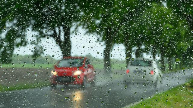 Wetter: Regen und dichte Wolken über Berlin und Brandenburg