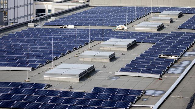 Photovoltaik: Solarausbau: Giffey will mehr auf große Dächer schauen