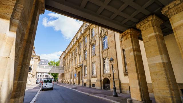 Landgericht: Tötung mit 38 Messerstichen in Park - Prozessauftakt