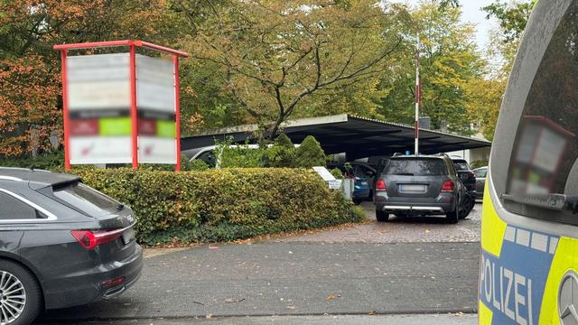Kriminalität: Polizei-Großeinsatz an Berufskolleg: Schülerin angegriffen