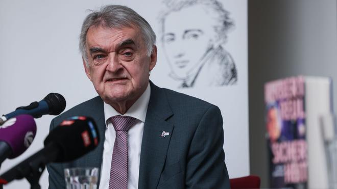 Sicherheit: Reul stellt erstes Buch vor: 