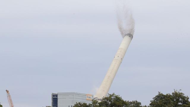 Kraftwerksstandort: Krach in Werne: RWE sprengt 280 Meter hohen Kamin