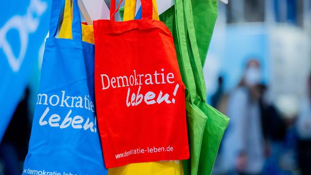 Bildung: Verband: Schulen werden für Demokratie-Programme attackiert