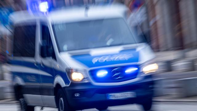 Bahn: Zwei Regionalzüge mutmaßlich mit Steinen beworfen