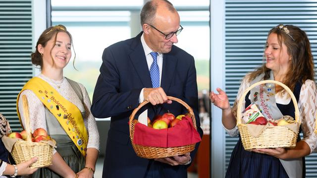 Heimisches Obst: "Apfelkabinett" im Kanzleramt