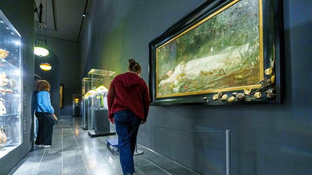 Kunst: Ophelia-Gemälde in Wiesbaden begeistert Swifties