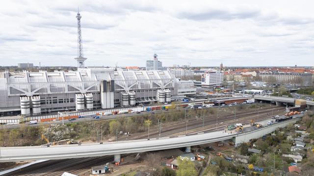 79 Stunden Sperrungen: Umleitungen am Funkturm wegen neuer Ringbahnbrücke
