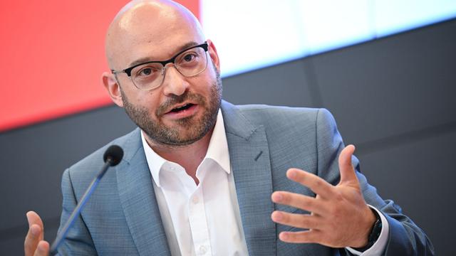 Migrationspolitik: Innenminister: Neue Flüchtlingsunterkunft soll 2026 kommen