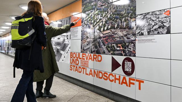 Architektur: Architektur der Nachkriegszeit: Ausstellung im U-Bahnhof