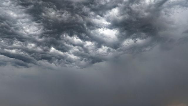 Wechselhaftes Wetter: Wolken und Regen in Nordrhein-Westfalen