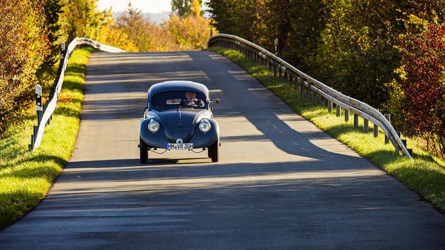 Fahrwerk von 1937: Ältester VW Käfer der Welt fährt wieder