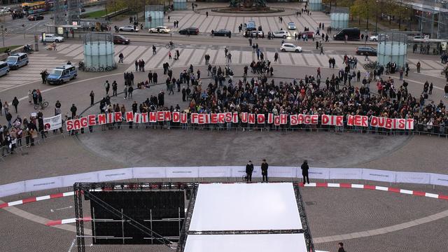 Demonstration: Proteste wegen Lindemann-Einladung zu Leipziger Opernball