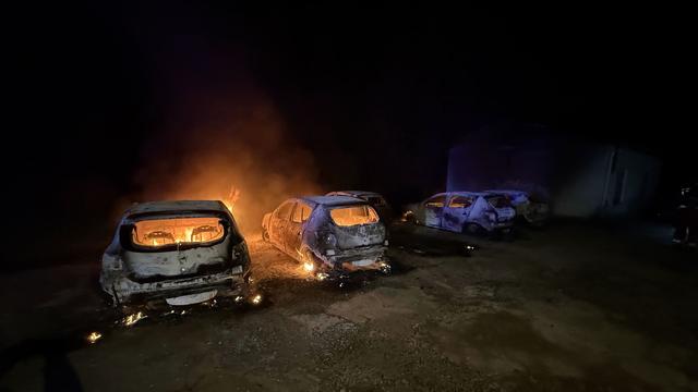 Bruchsal: Brandserie in Bruchsal - Autos und Gartenhütten betroffen