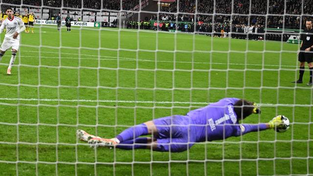 DFB-Pokal: BVB gewinnt Elfmeterkrimi in Frankfurt - Wolfsburg raus
