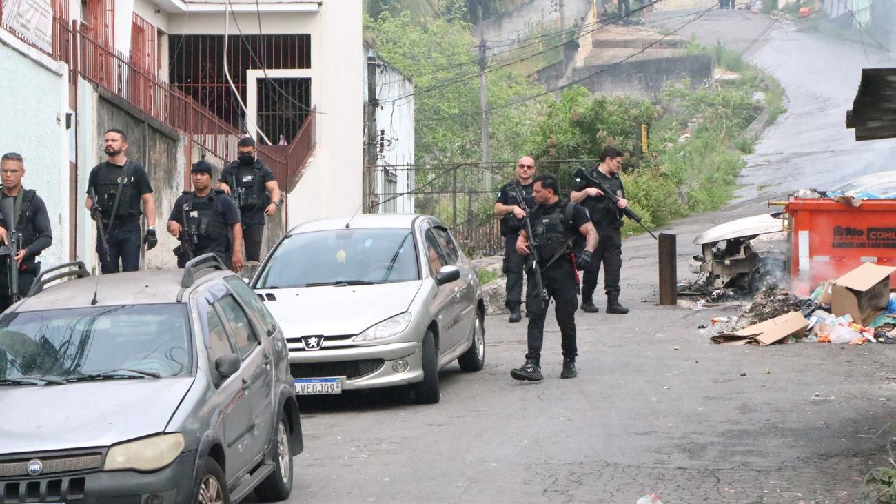 Schüsse und Sprengsätze: Medien: 64 Tote bei Polizeieinsatz in Rio de Janeiro