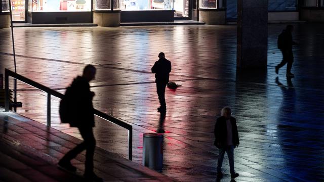 "Stadtbild"-Debatte: Umfrage: Mehrheit der Frauen fühlt sich nicht sicher