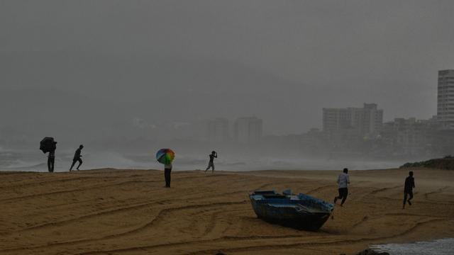 Zyklon "Montha": Zyklon trifft auf Indiens Küste – 100.000 Menschen evakuiert