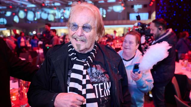 Tierseuche in Brandenburg: Frank Zander verliert Gans Erna nach Vogelgrippe-Ausbruch