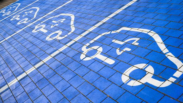 Mobilität: Rekord: Ein Fünftel aller Neuwagen rein elektrisch