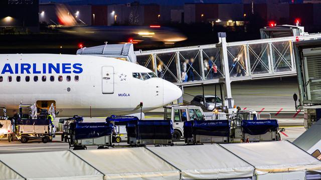 Bundesaufnahmeprogramm: Aufnahme aus Pakistan - Afghanen fliegen nach Deutschland