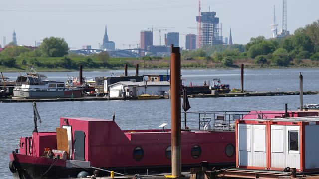 Schuldunfähigkeit vermutet: Frau auf Hausboot erschlagen - Prozess gegen Sohn beginnt