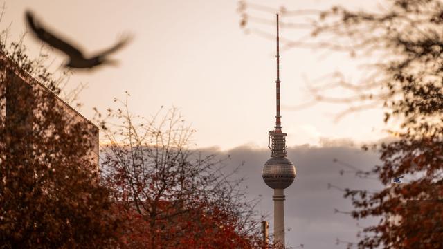 Wetter: Milde Temperaturen über Halloween in Berlin und Brandenburg