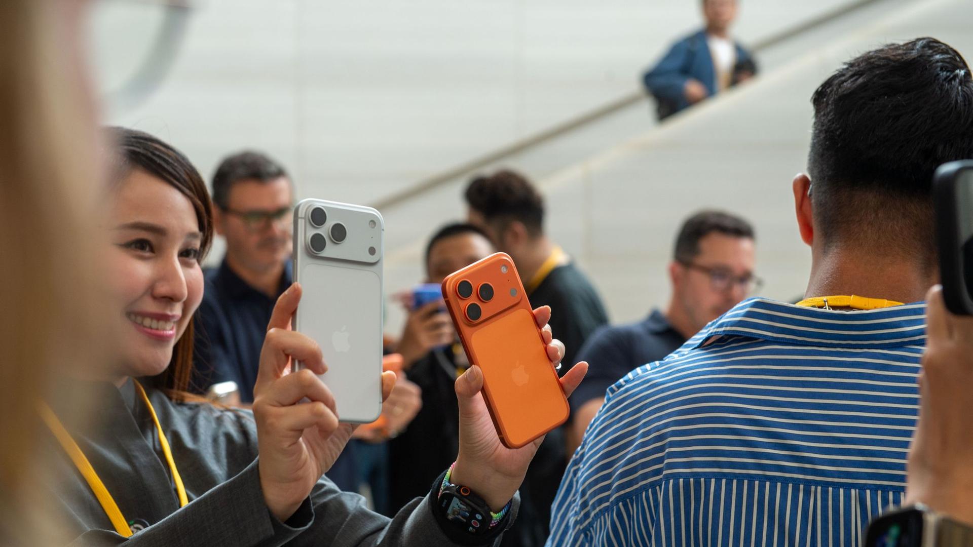 Tech-Konzern: Apple erwartet Rekord-Weihnachtsgeschäft dank neuer iPhones