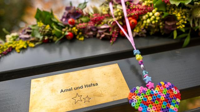 München: Bank am Flaucher erinnert an Todesopfer des Auto-Anschlags