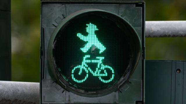 Fußgänger im Straßenverkehr: Sachsen plant keine längeren Grünphasen an Fußgängerampeln