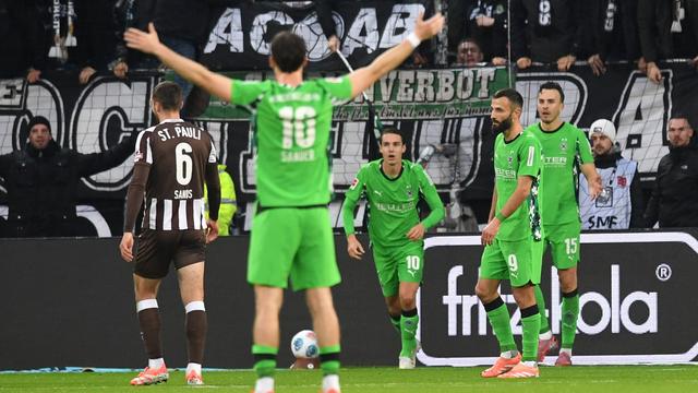Fußball-Bundesliga: 4:0 beim FC St. Pauli - Gladbach siegt erstmals