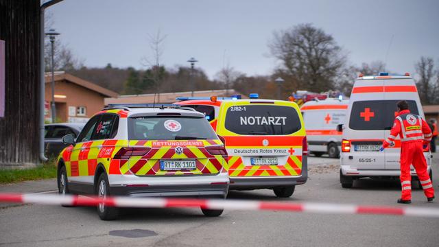 Notfälle: Auto fährt in Fußgänger - vier Verletzte
